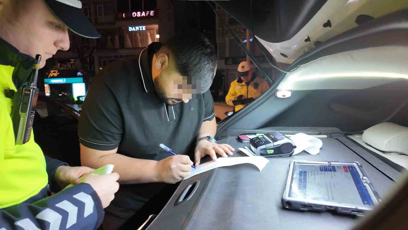 Mersin'den Kadıköy'e geldi, egzozdan ceza yedi