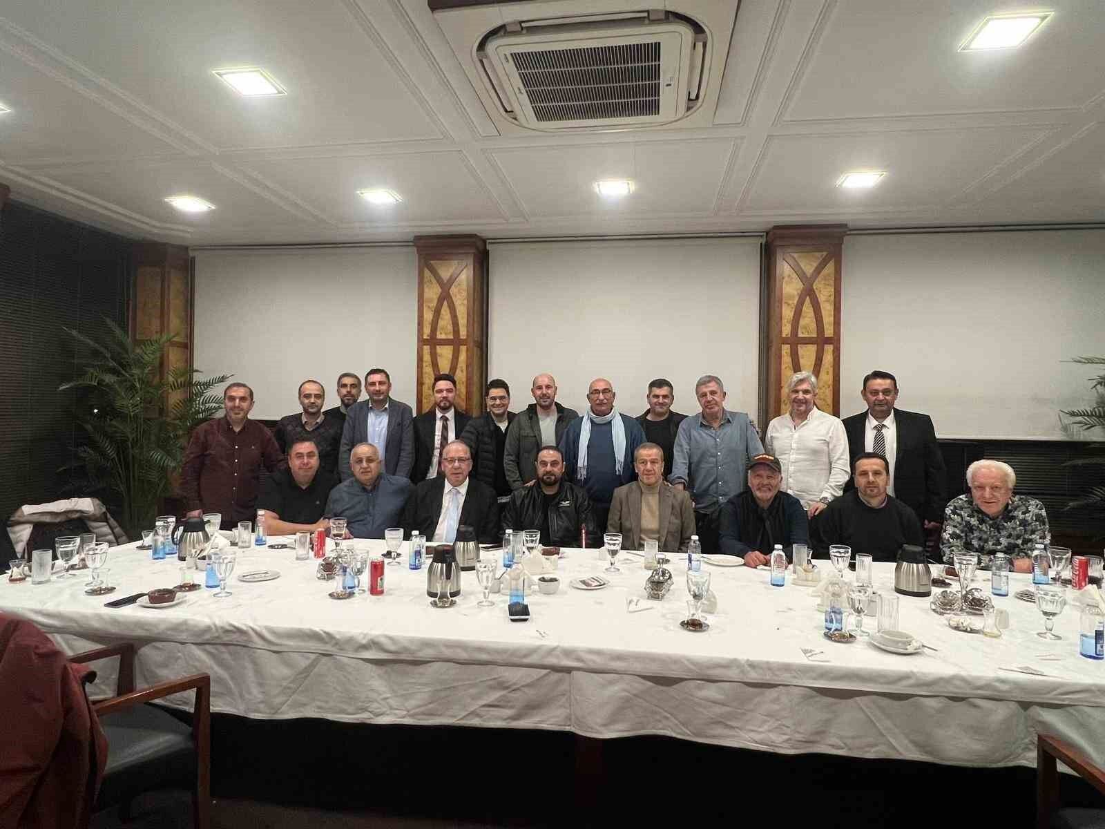 Necati Demirkol'dan geleneksel iftar yemeği