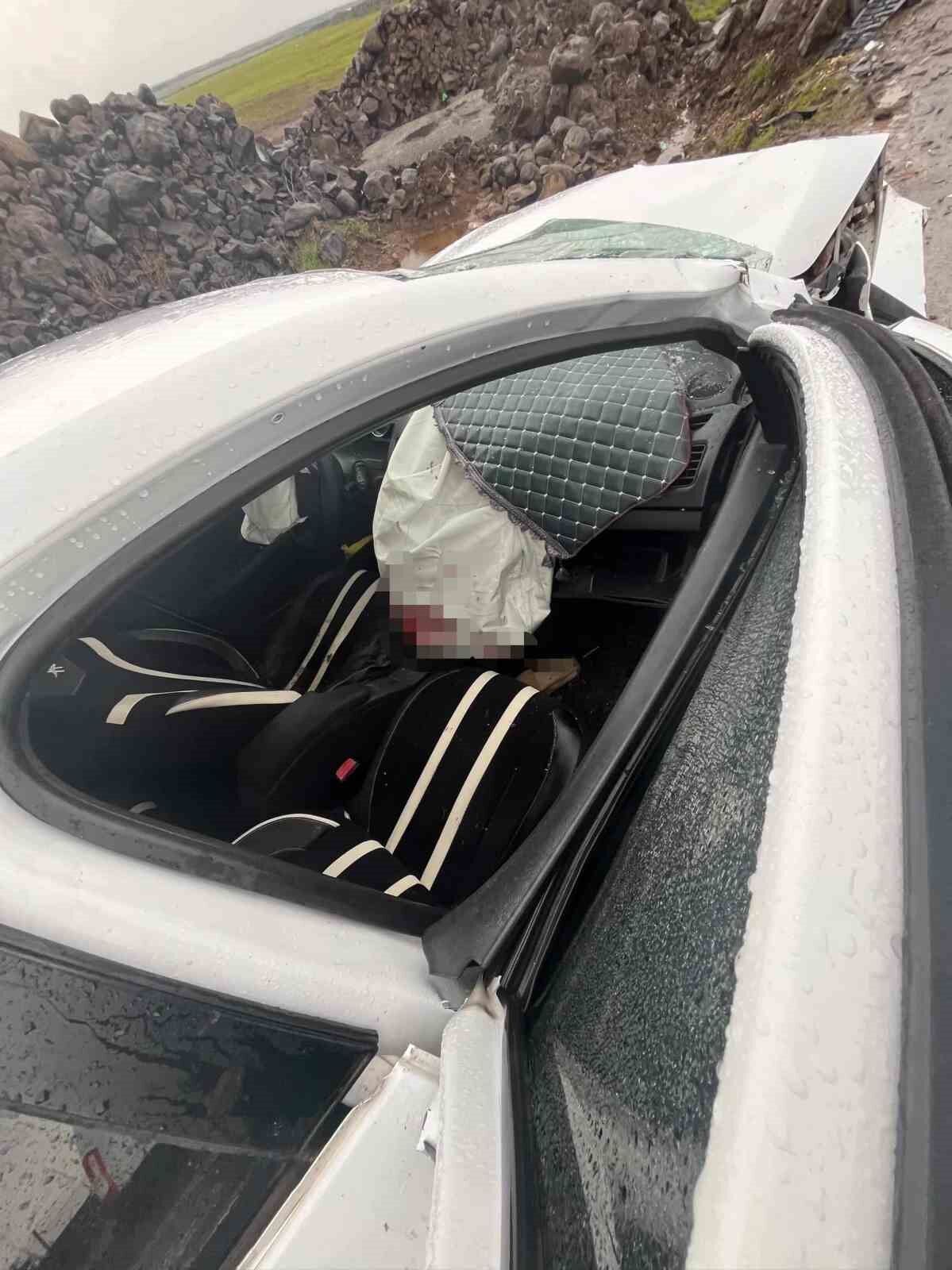 Şanlıurfa'da iki otomobil kafa kafaya çarpıştı: 8 yaralı