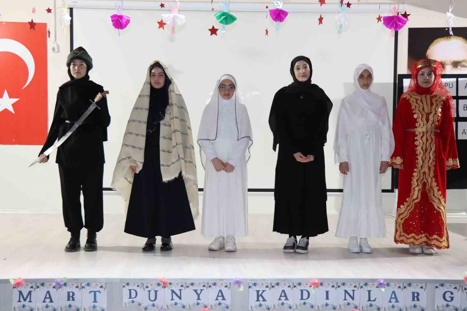 Şehit Recep Gündüz Anadolu İmam Hatip Lisesi'nden 8 Mart Dünya Kadınlar Günü programı