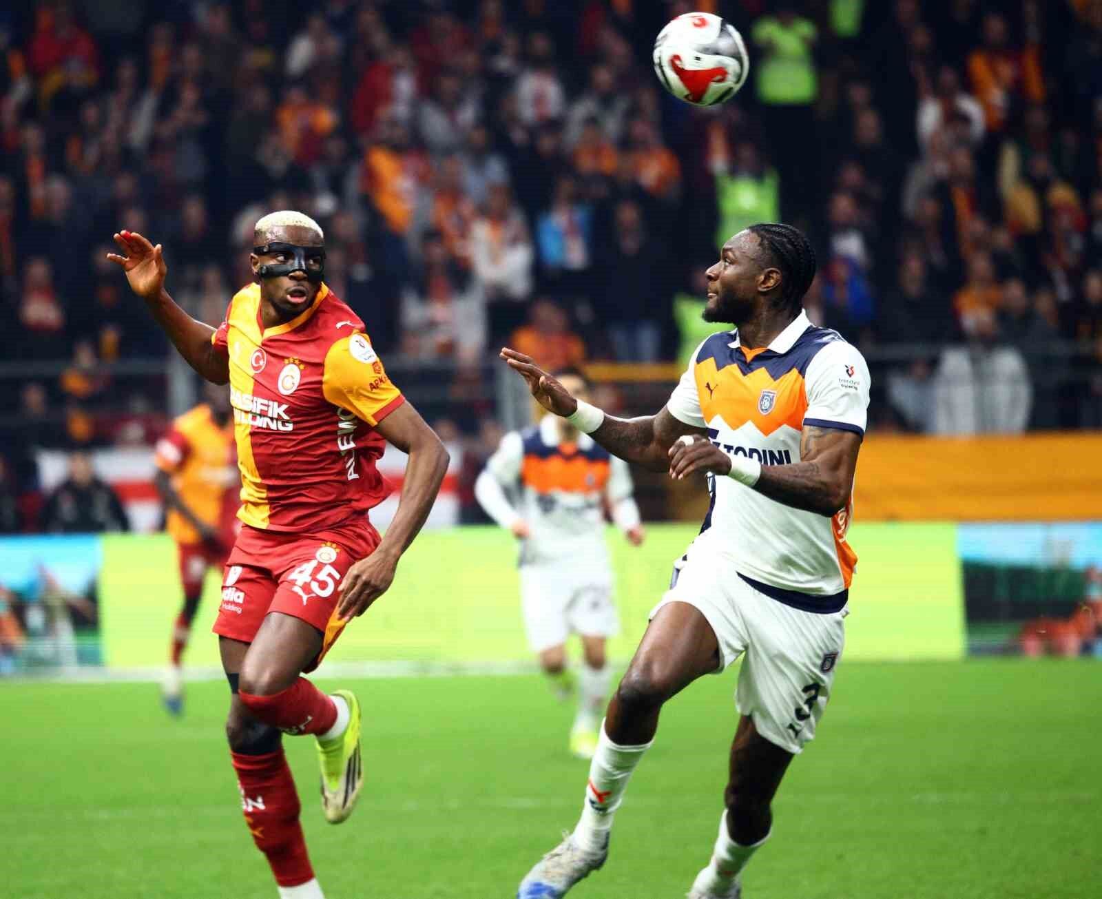 Trendyol Süper Lig: Galatasaray: 0 - RAMS Başakşehir: 0 (İlk yarı)