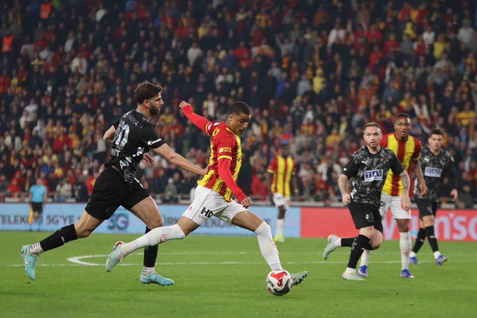 Trendyol Süper Lig: Göztepe: 2 - Alanyaspor: 2 (Maç sonucu)