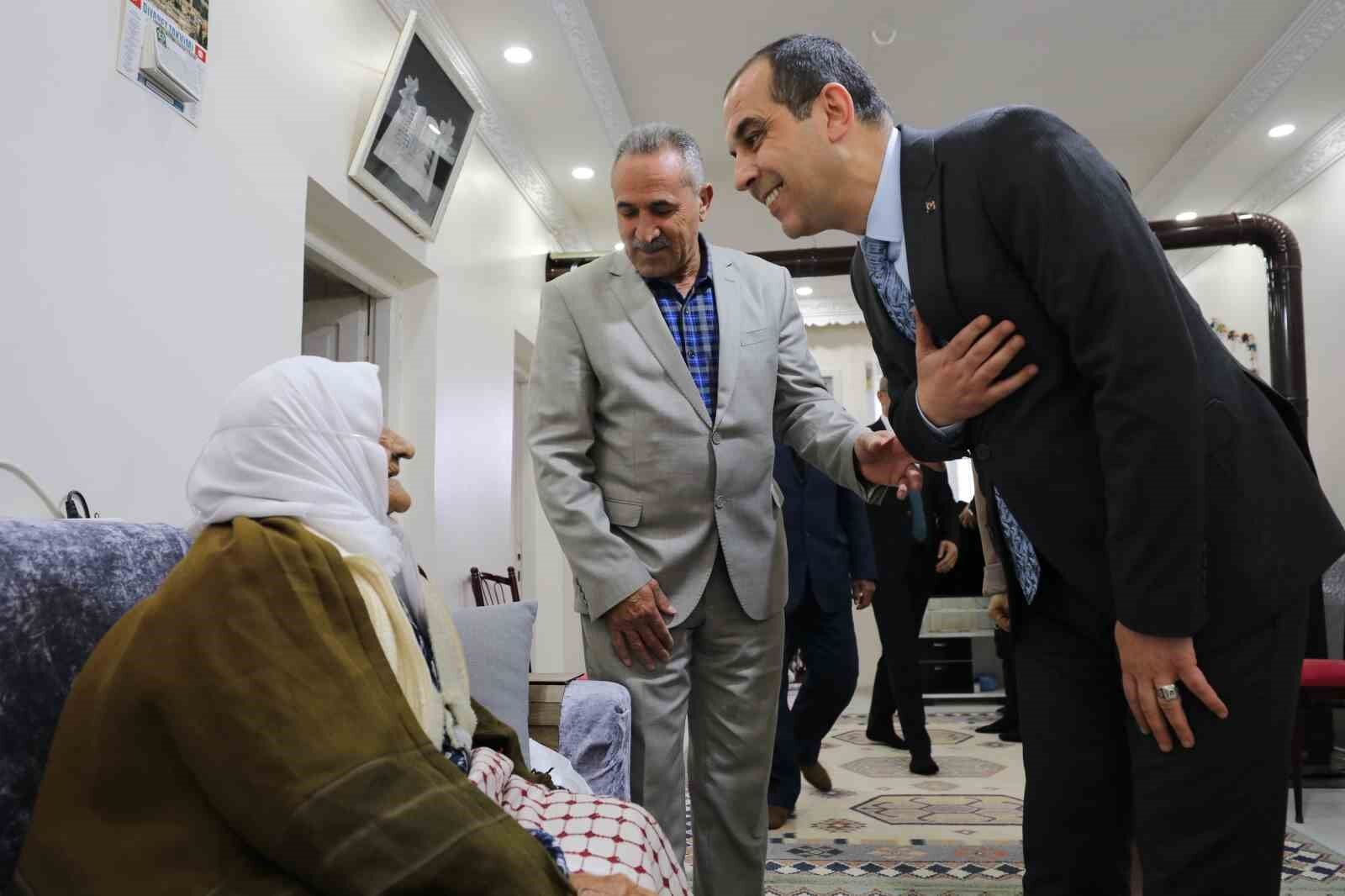 Vali Taşolar'dan yaşlılara 'Sizi seviyorum' mesajı