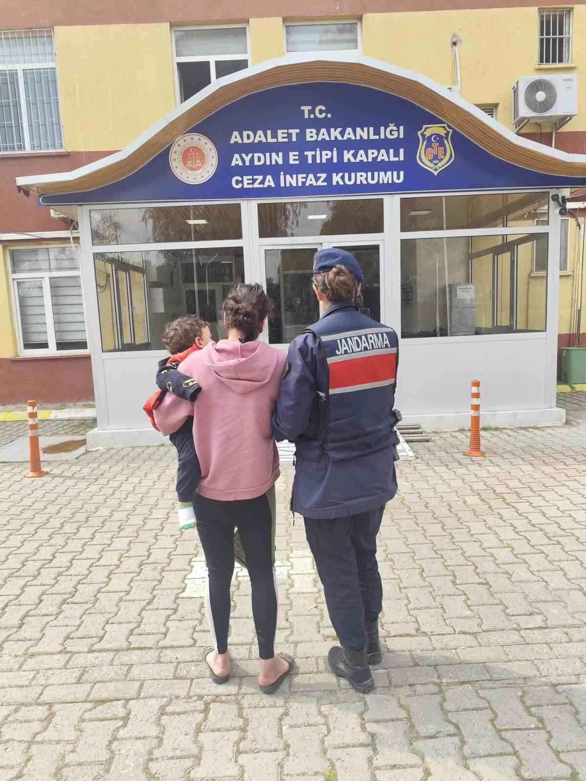 Yedi ayrı suçtan aranıyordu, kucağında bebeğiyle hapse girdi