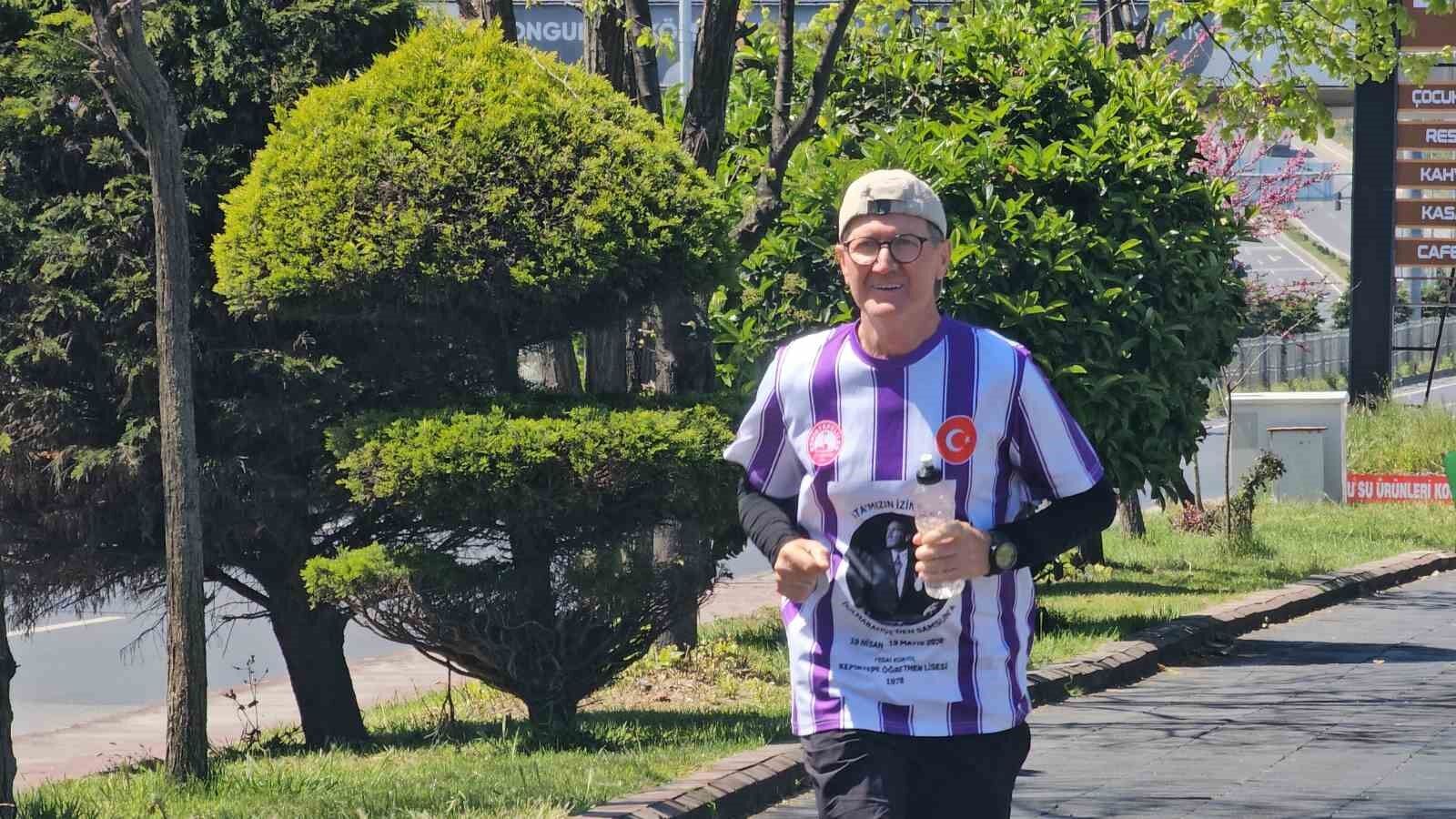 65 yaşındaki diş hekimi Fedai Kürtül, İstanbul'dan Samsun'a koşuyor