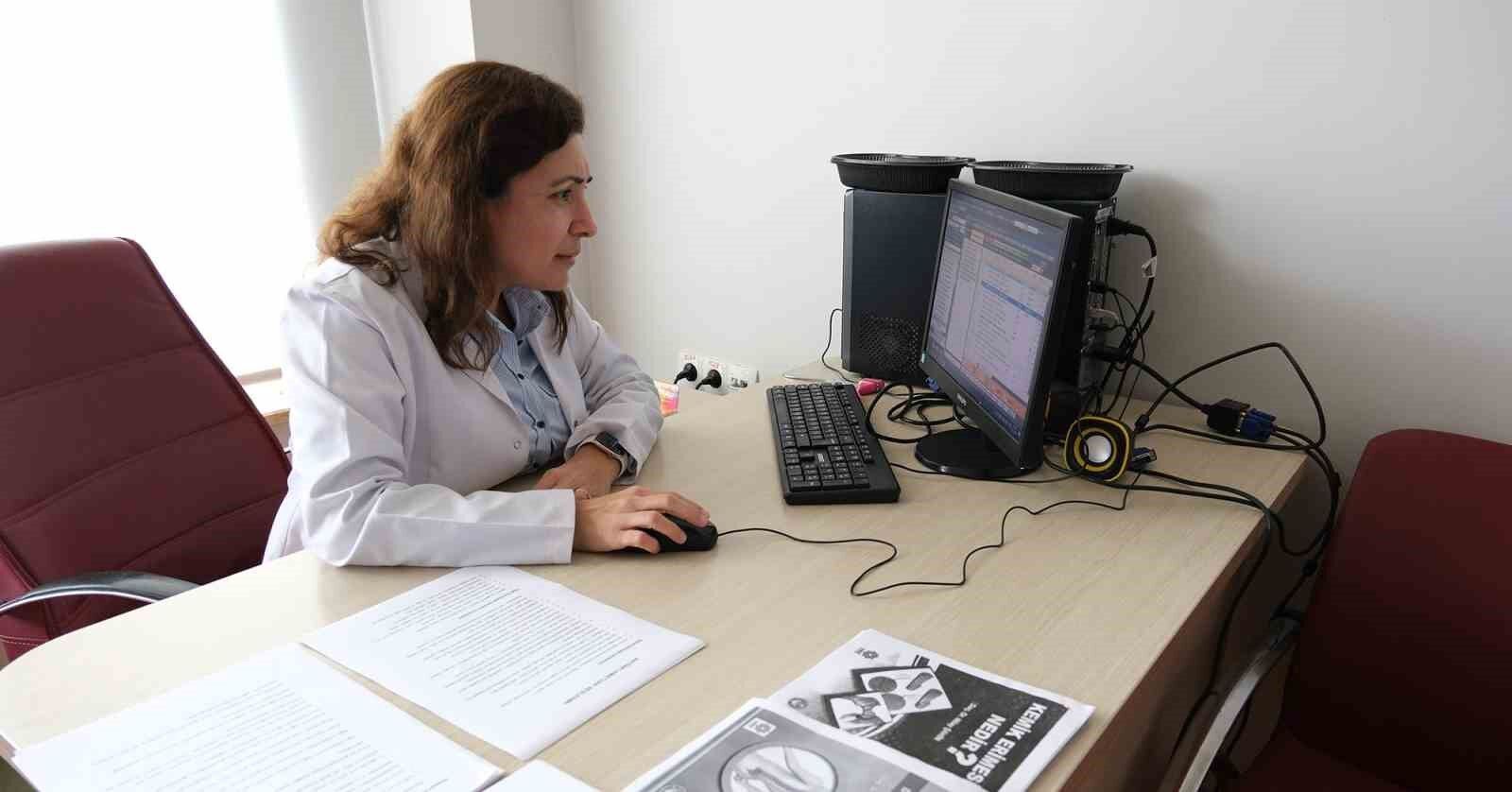 'Ağrı Tedavisinde Bitkisel Yaklaşımlar' kitabı raflarda