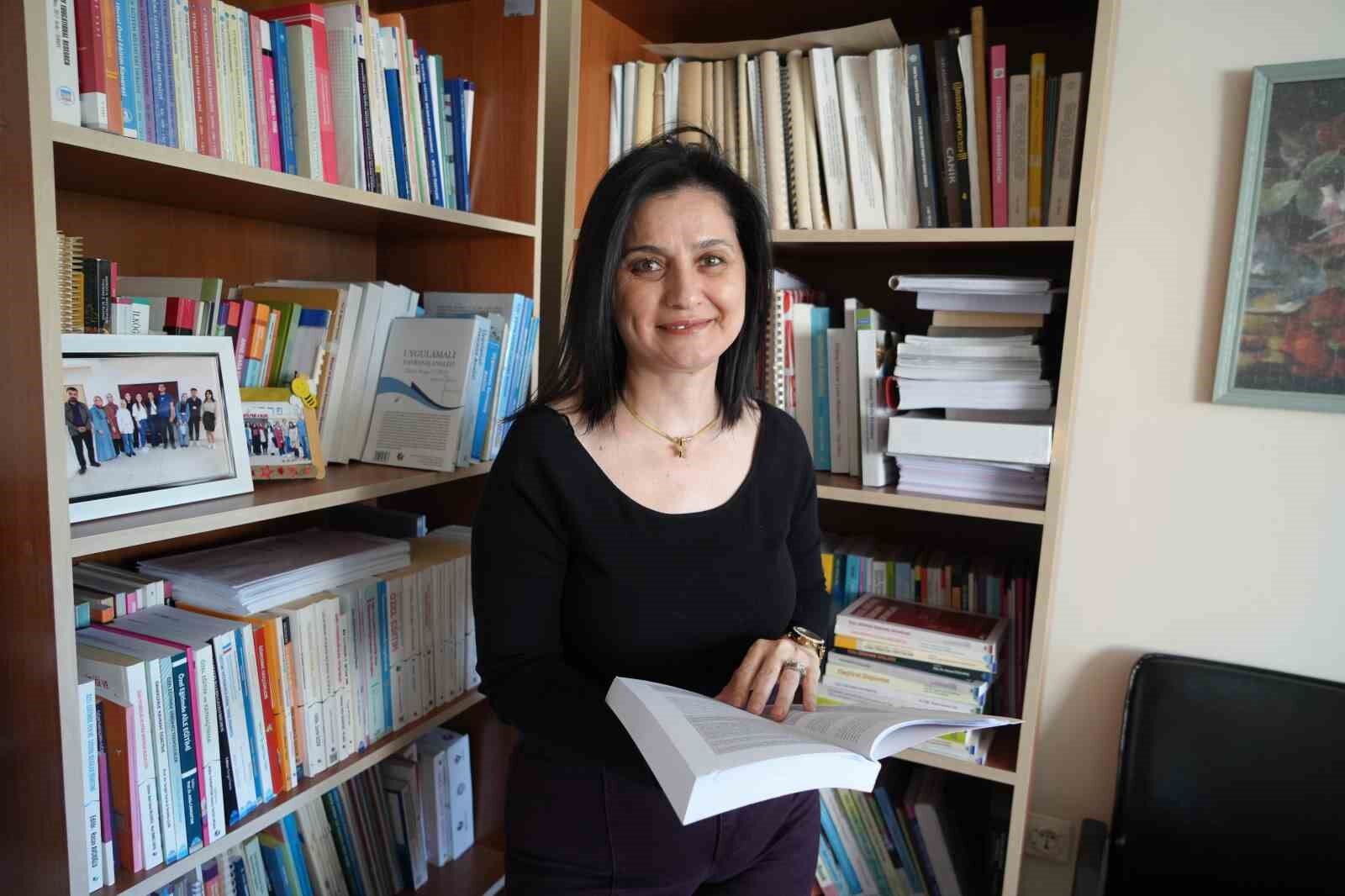 Akademisyenin yürüttüğü özel eğitimde bilimsel müdahale araştırmaları, öğretmenlere yol gösteriyor