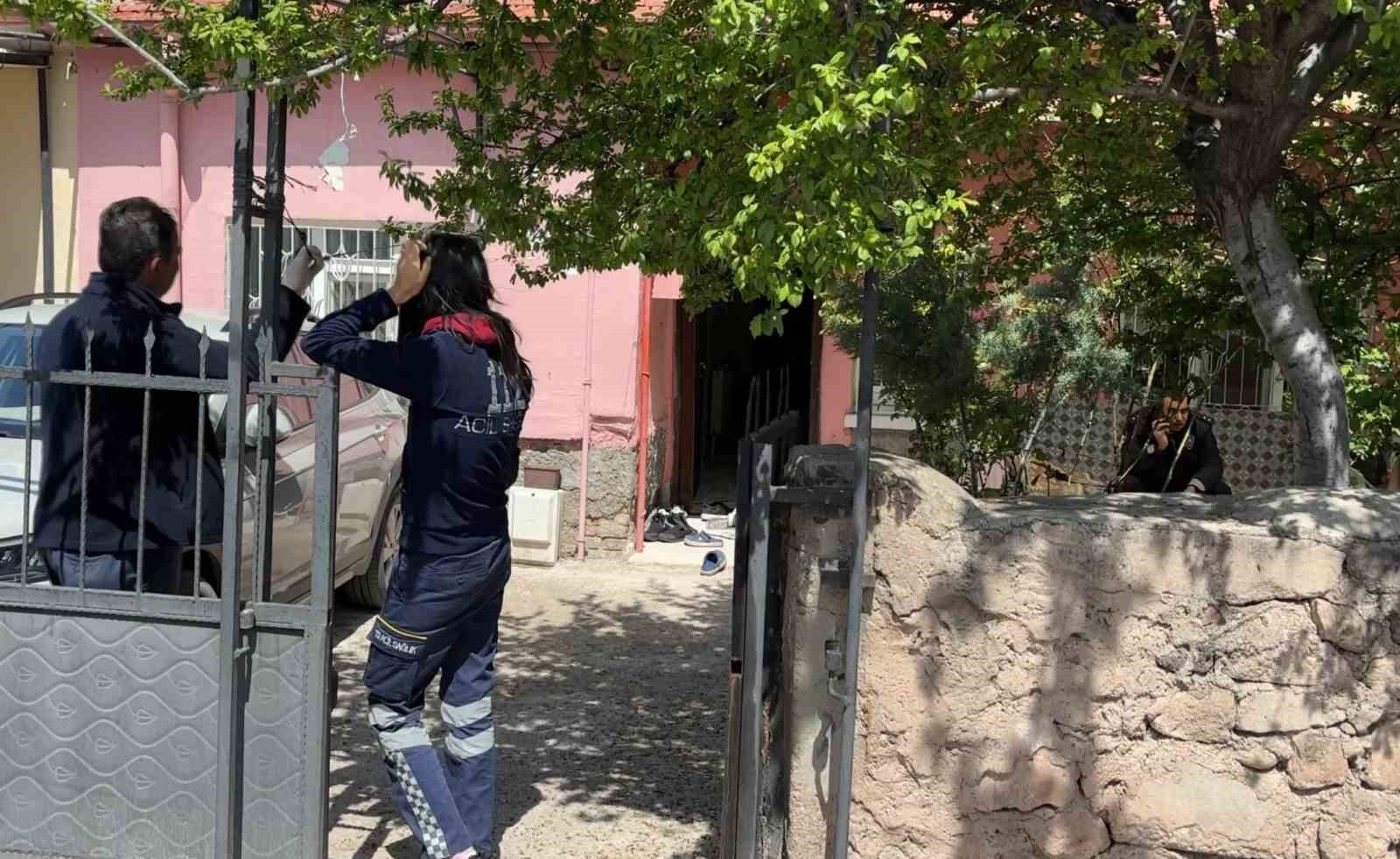 Aksaray'da yaşlı adam karısını evde ölü buldu