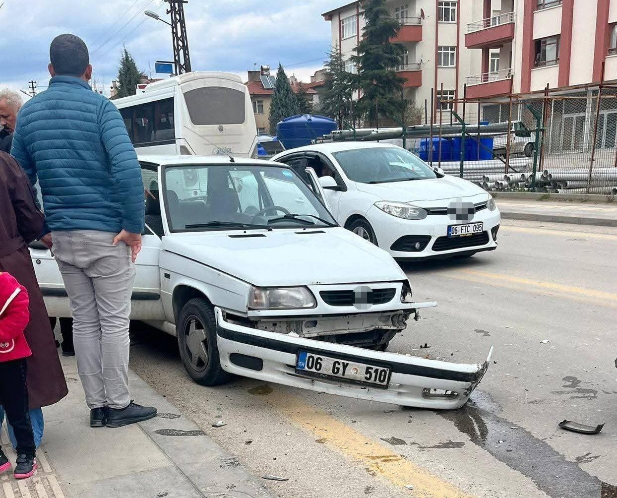 Ankara'da 3 araçlı zincirleme kaza: 3 yaralı
