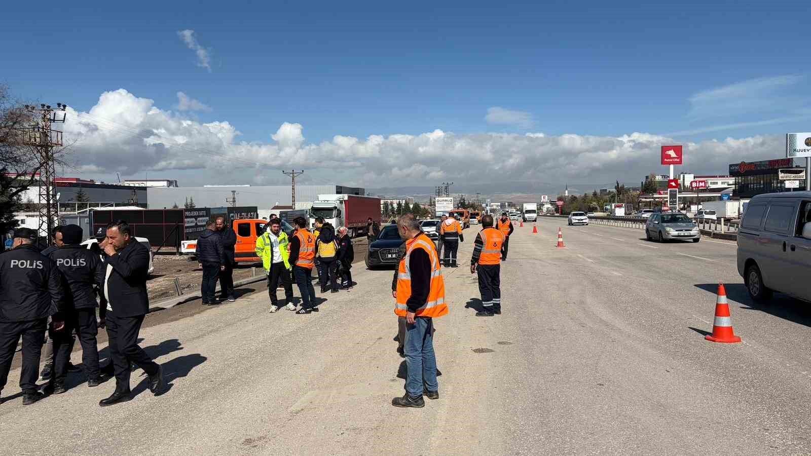 Ankara'da özel halk otobüsü köprü direğine çarptı: 5 ölü, 15 yaralı
