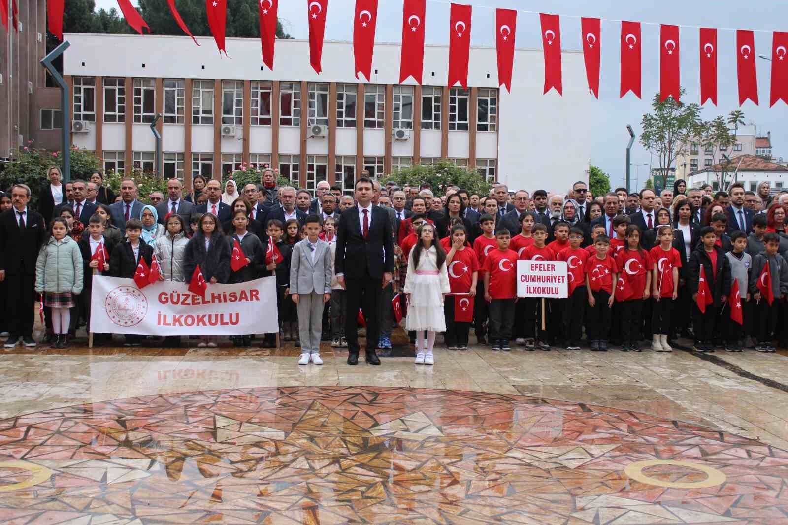 Aydın'da 23 Nisan kutlamaları çelenk sunumuyla başladı