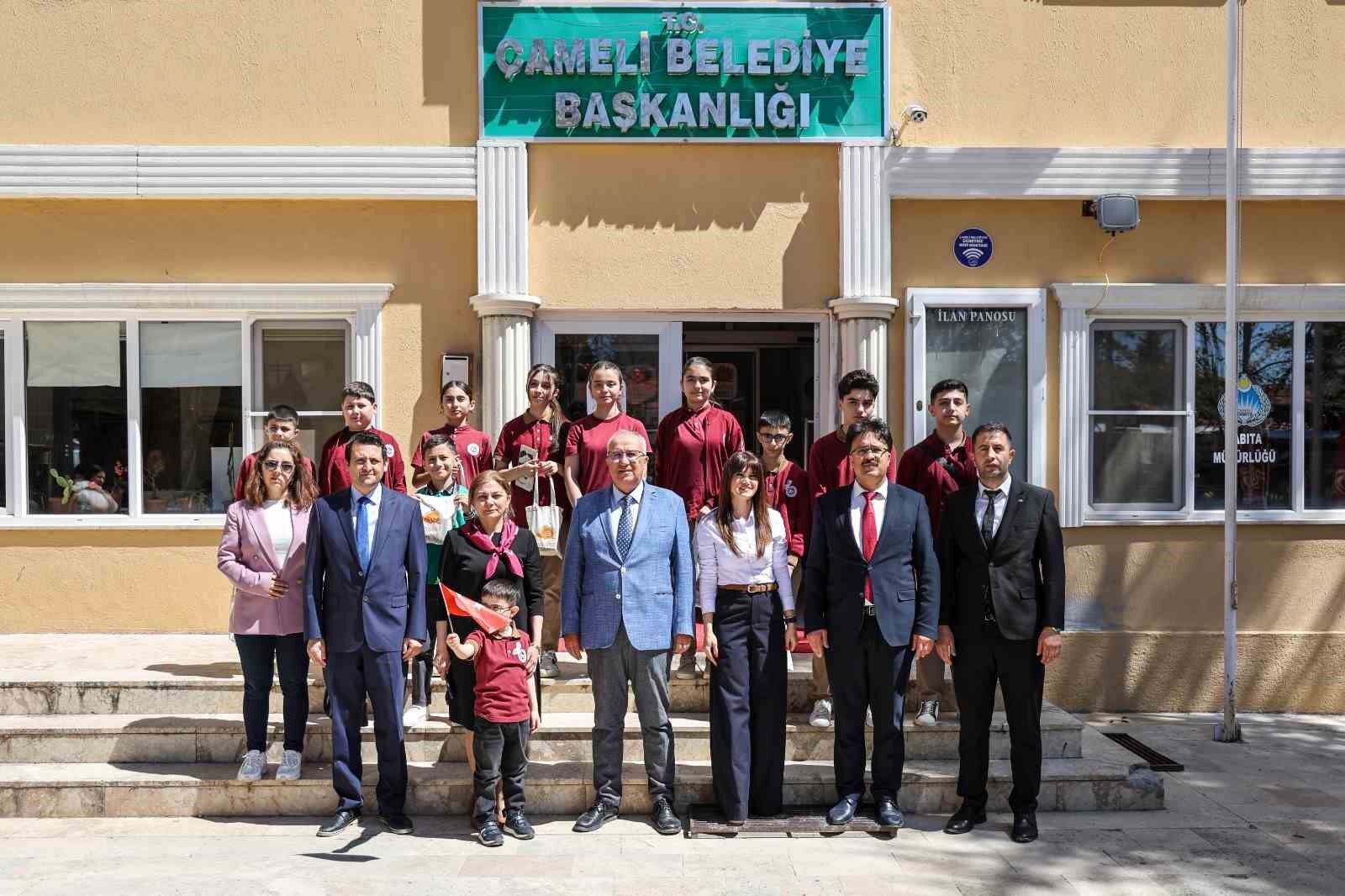 Azerbaycanlı öğrencilerden Çameli'ne kardeşlik ziyareti