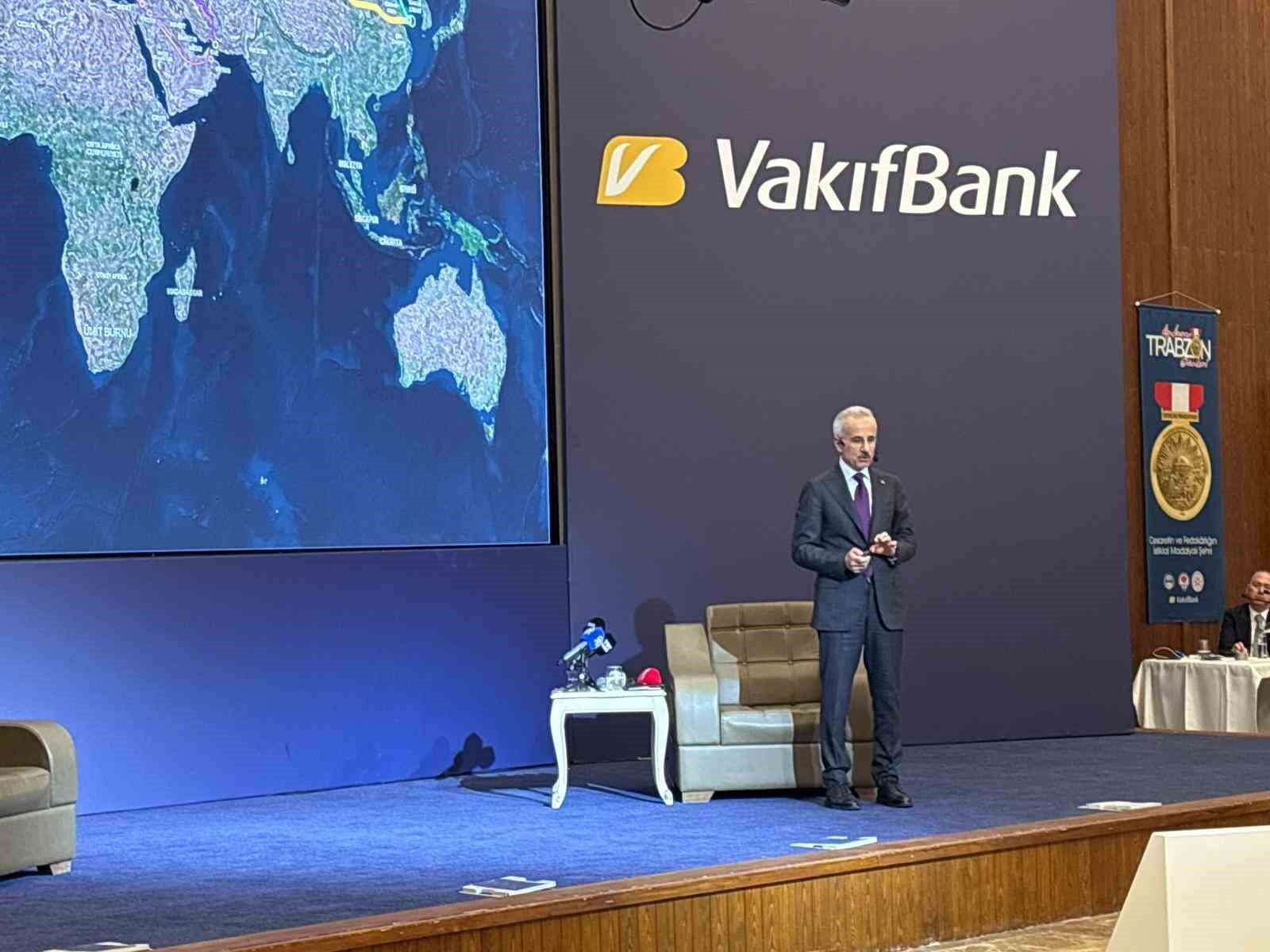 Bakan Uraloğlu, Türkiye'nin 61'inci havalimanının Trabzon'a yapılacağını açıkladı