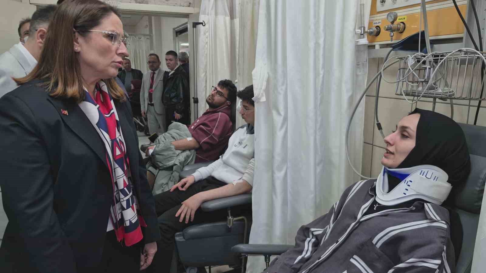 Bartın'daki feci kazanın ardından Vali Arslan yaralıları hastanede ziyaret etti