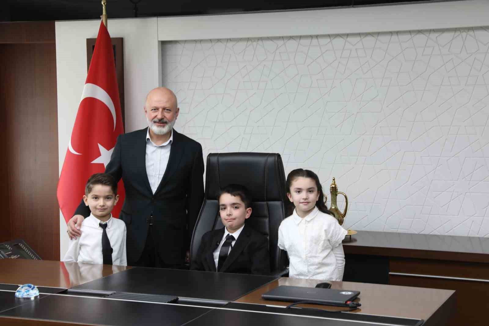 Başkan Çolakbayrakdar: 'Her evladımızın mutlu olduğu bir şehir için çalışıyoruz'