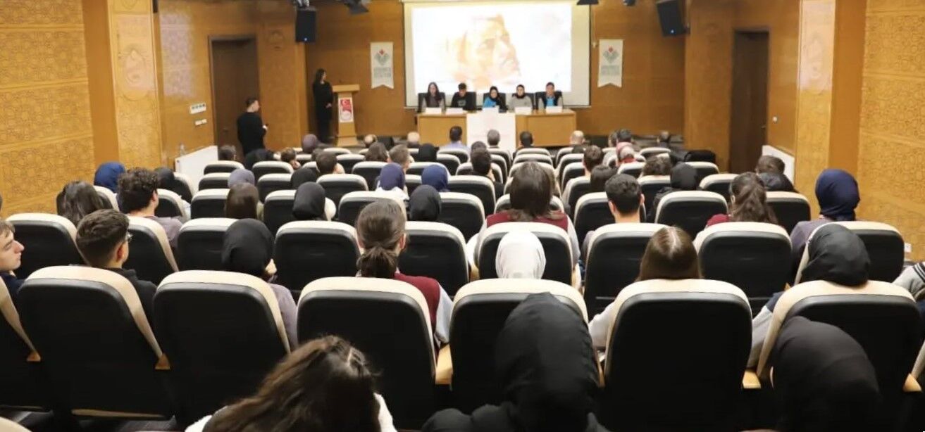 Bayburt'ta öğrenciler Sait Faik Abasıyanık'ı panelde anlattı