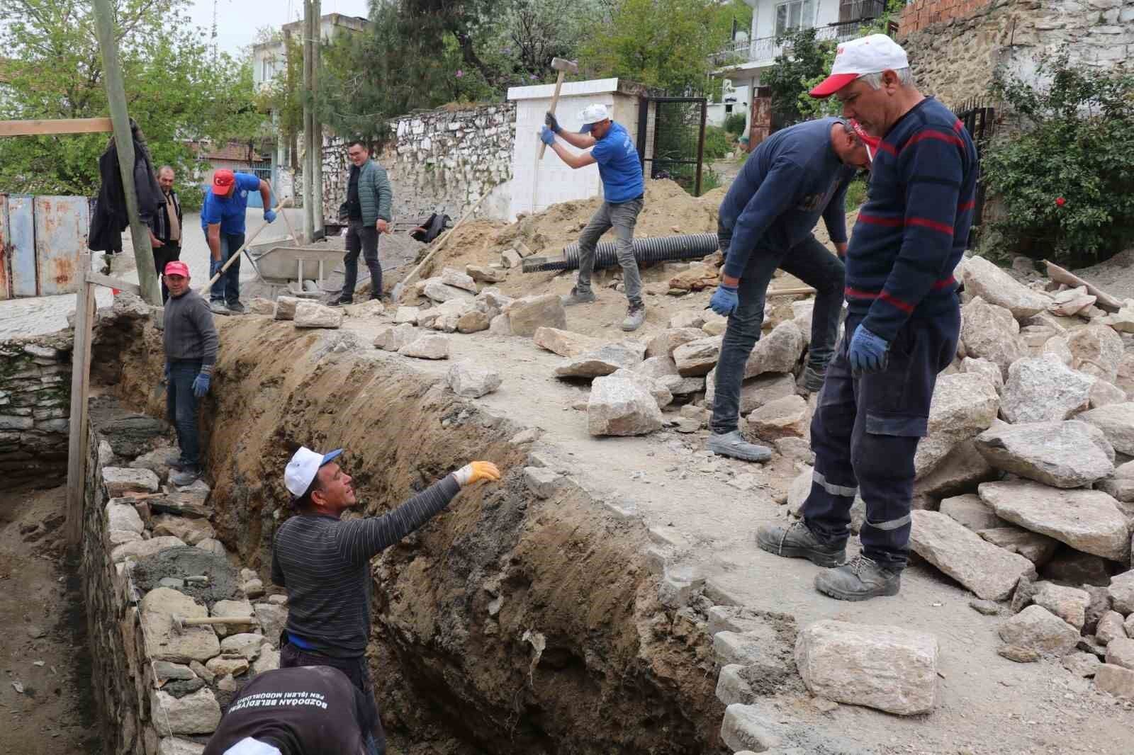 Bozdoğan Belediyesi Alamut Mahallesi'nde taş duvar çalışmasını tamamladı