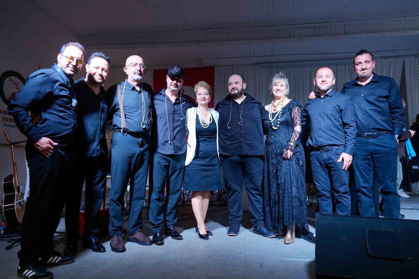 Burhaniye'de Eğitime Destek Konseri ilgi gördü