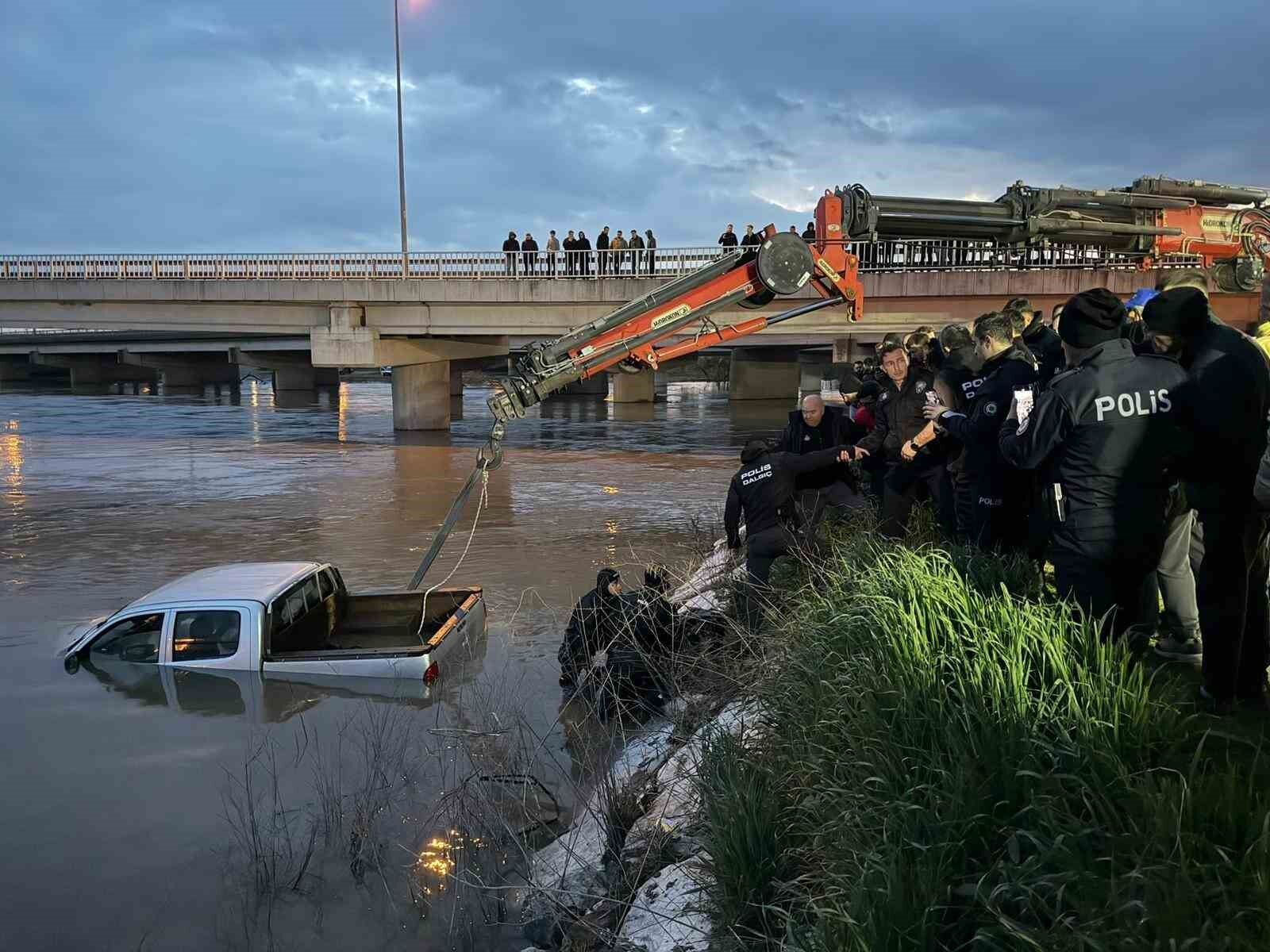 Bursa'da akıntıya kapılan araçtan acı sonuç: Sürücünün cansız bedeni bulundu