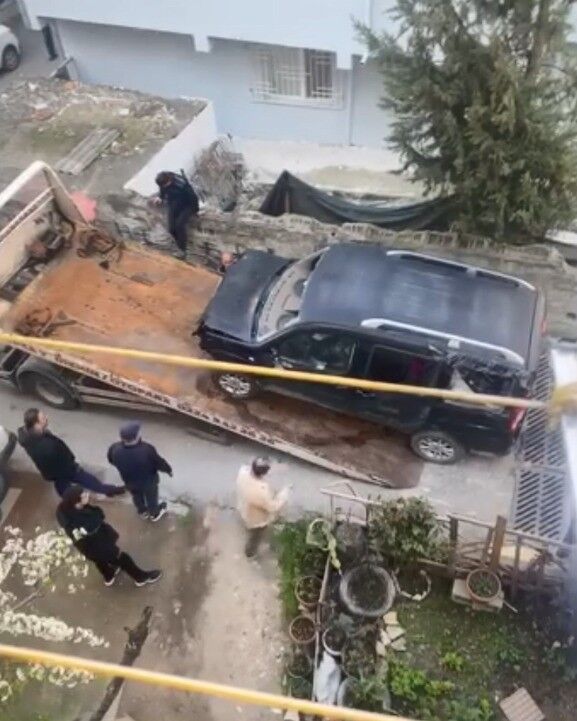 Bursa'da kaza yapan araç merdivenlerden yuvarlandı: 1 yaralı