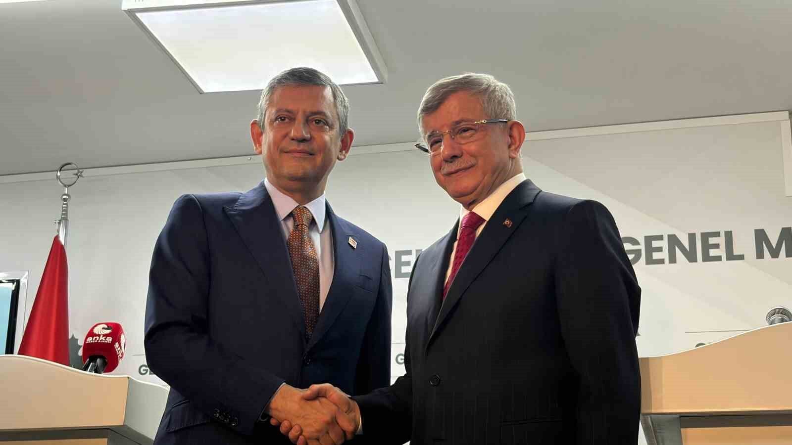 CHP Genel Başkanı Özel: 'Türkiye'de Davutoğlu'nun Başbakanlığı döneminde çok kritik bir süreç yaşandı'