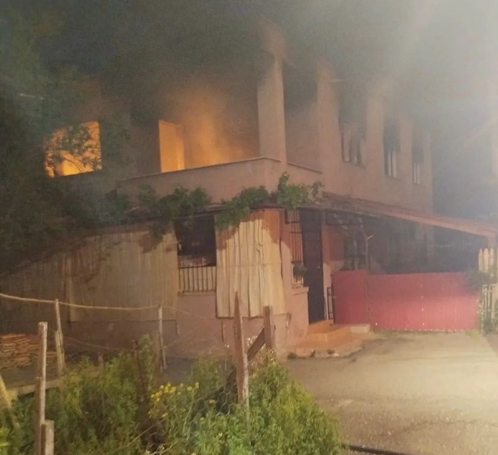 Dörtyol'da müstakil evden alevler yükseldi