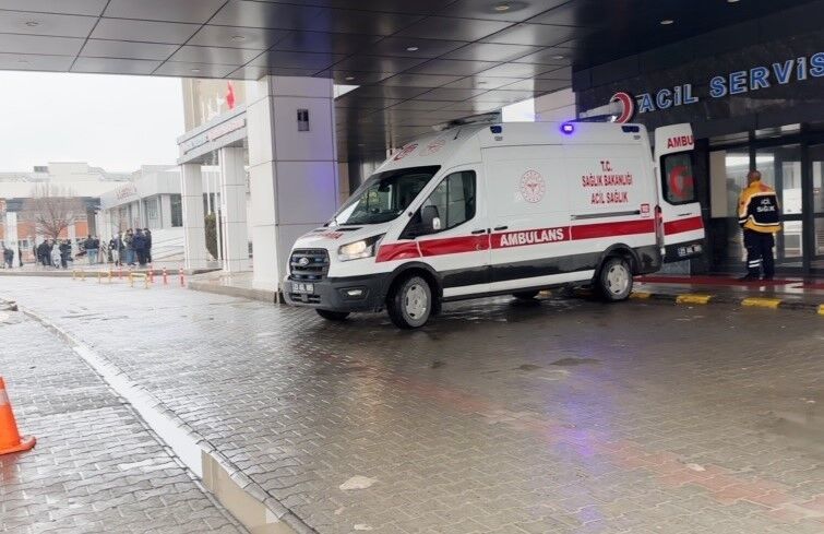 Elazığ'da inşaat iskelesi çöktü: 4 işçi yaralandı