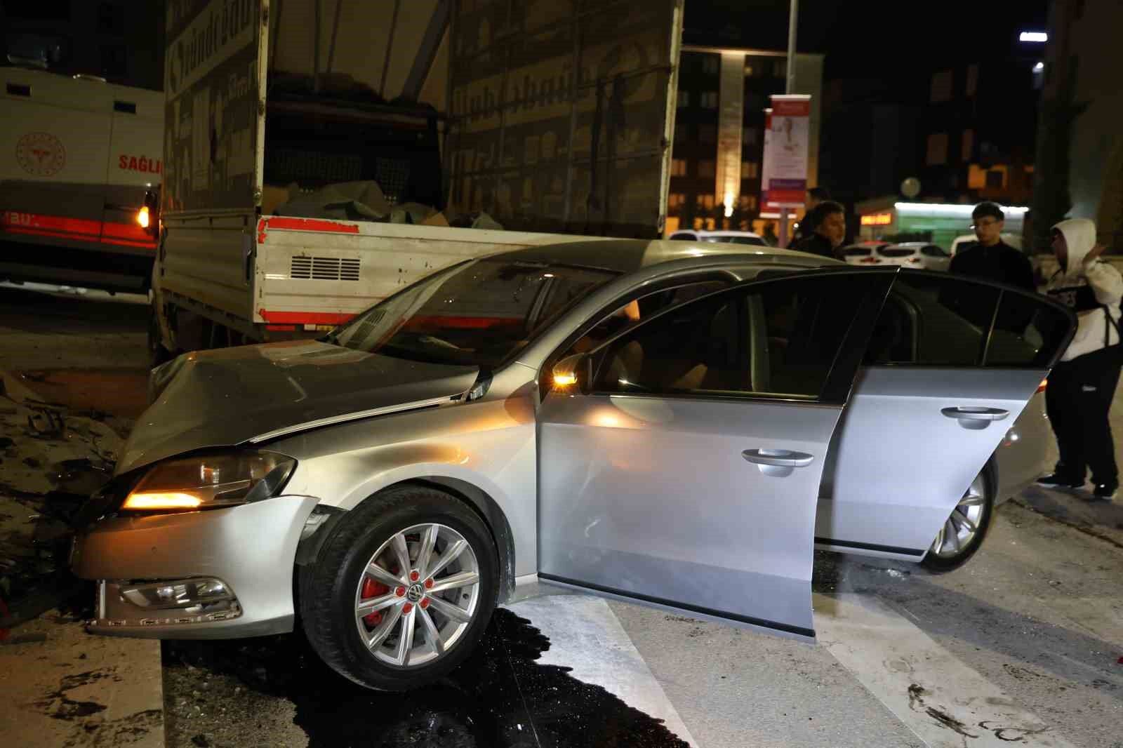 Elazığ'da pikap ile otomobil çarpıştı: 5 yaralı