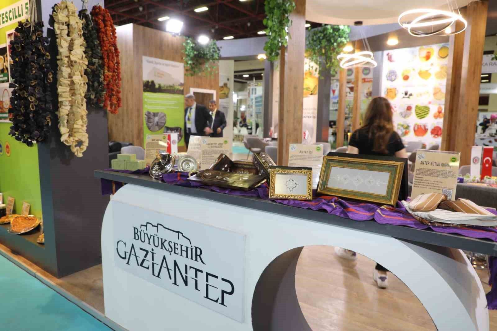 Gaziantep'in 109 coğrafi işaretli ürünü YÖREX'te gövde gösterisi yaptı