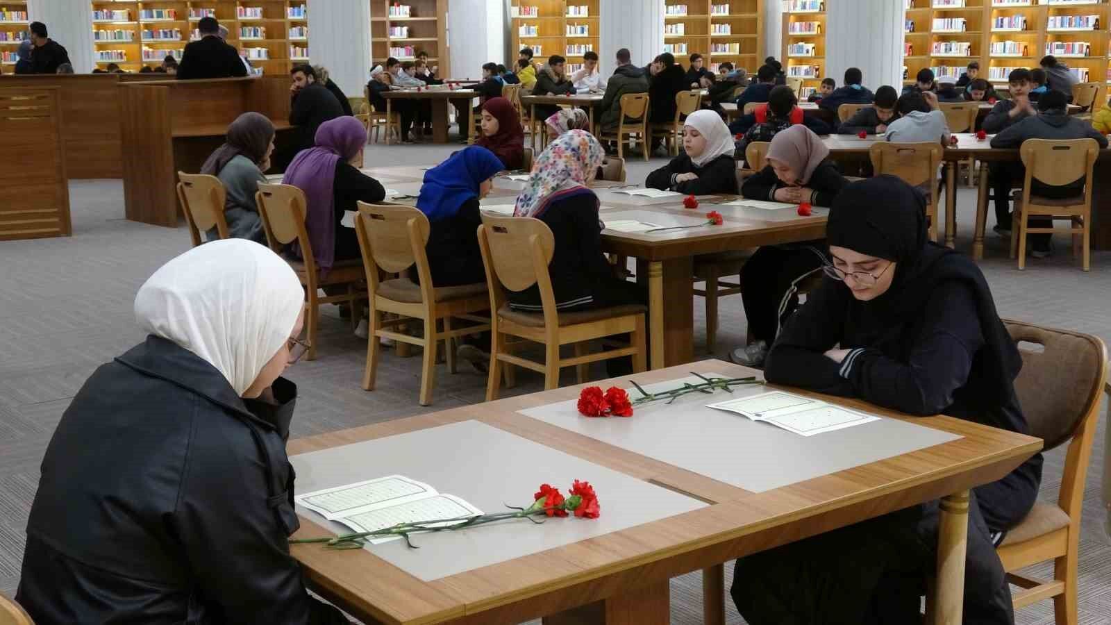 Gaziantep'te 302 öğrenci aynı anda Kuran-ı Kerim'i hatim etti