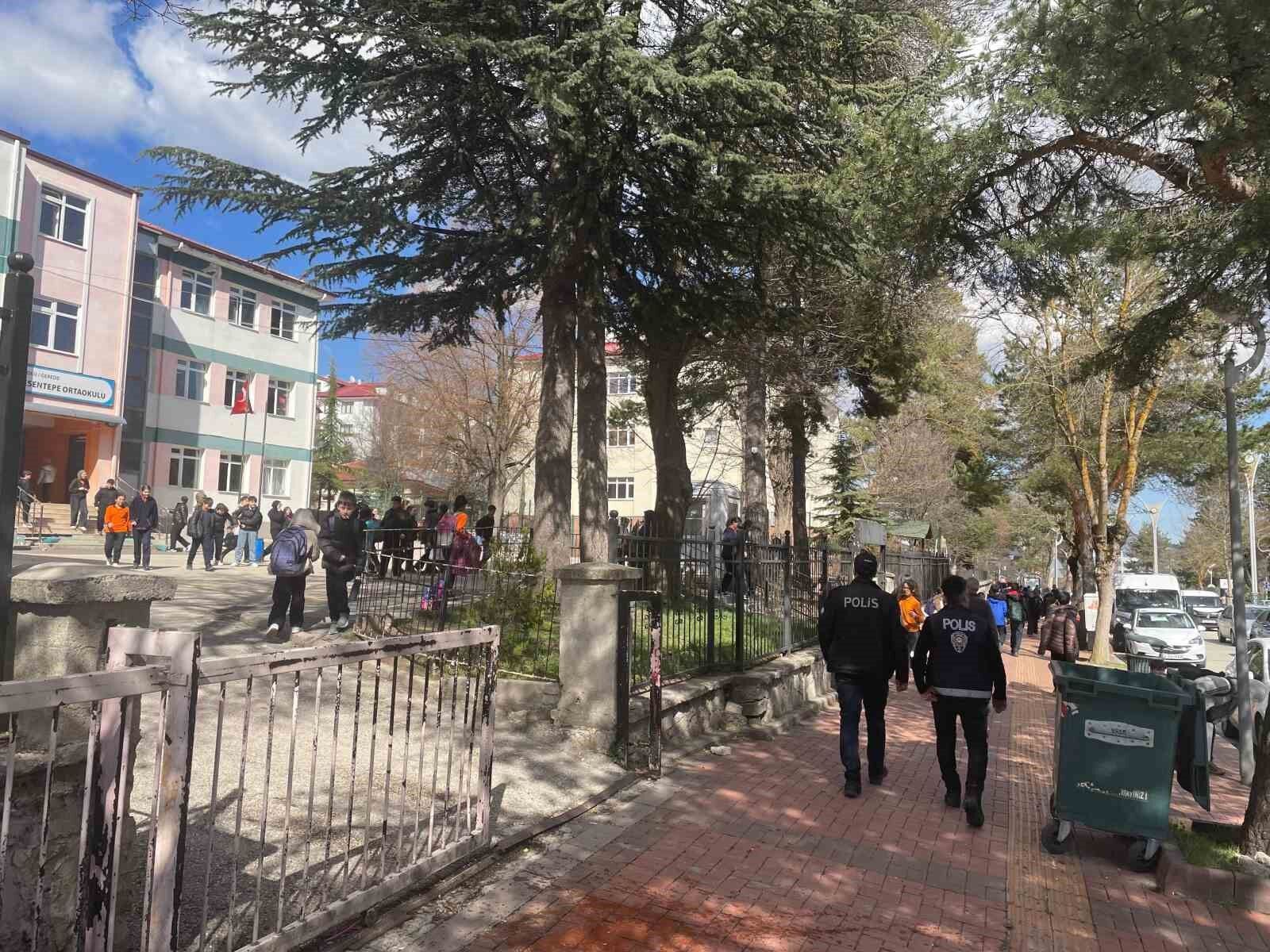 Gerede'de okul çevrelerinde denetimler sıkılaştırıldı