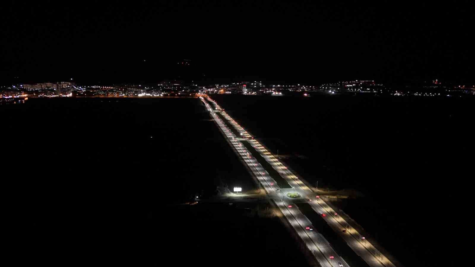 Görüntüsü ile havalimanını andırıyor, görenlerin dikkatini çekiyor