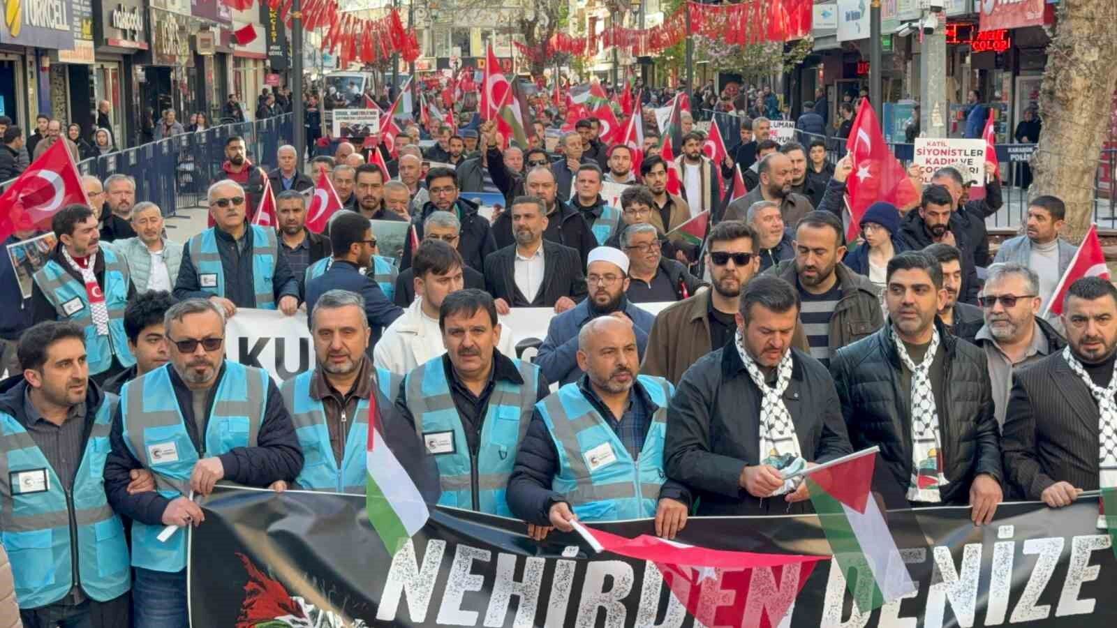 Karabük'te yüzlerce kişi Gazze için yürüdü