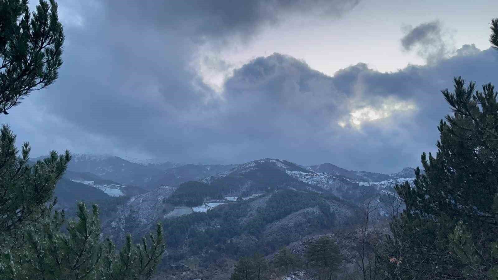 Kastamonu'da kar yağışı etkili oluyor