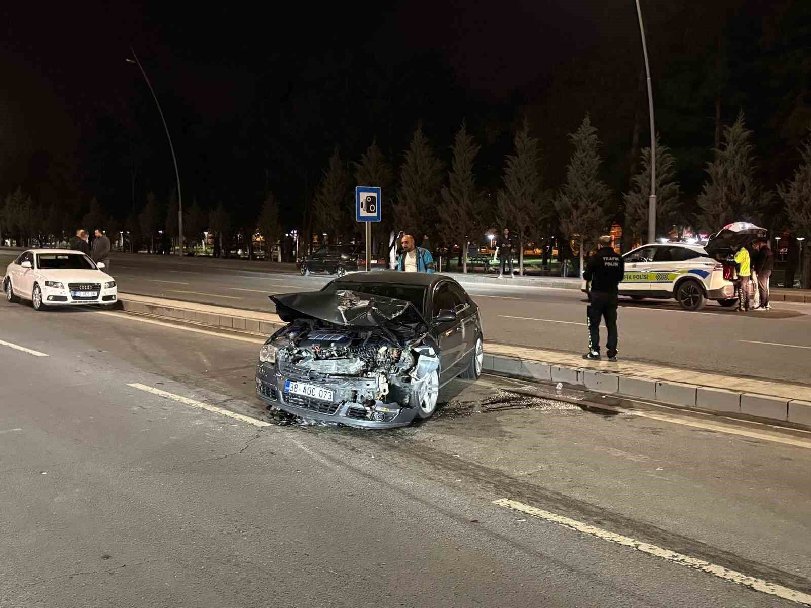 Kayseri'de iki otomobil çarpıştı: 1 yaralı