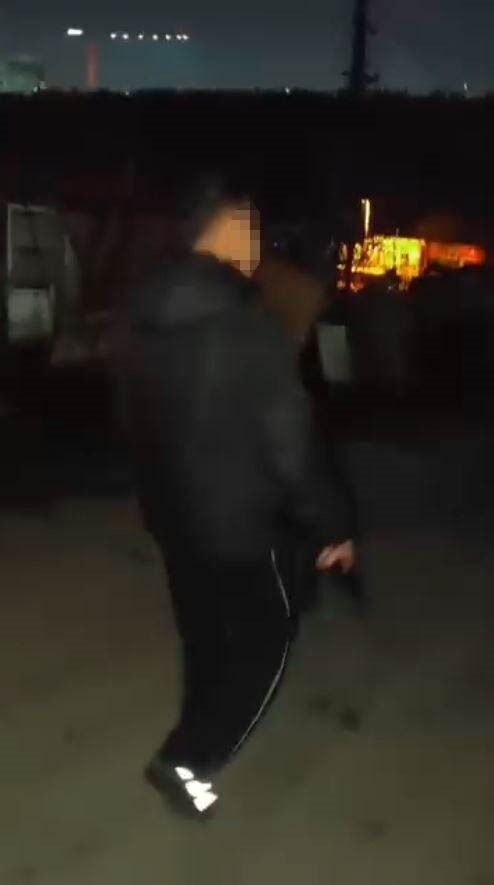 Küçükçekmece'de uzun namlulu silahla sokakta dolaşan 2 şahıs gözaltına alındı