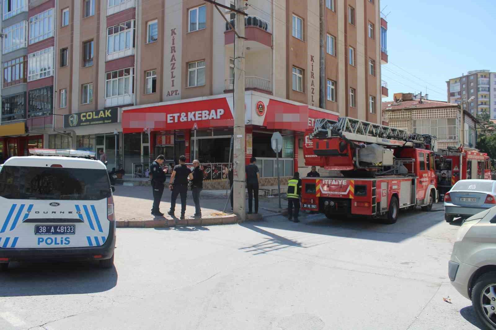 Lokantanın bacasında çıkan yangın söndürüldü