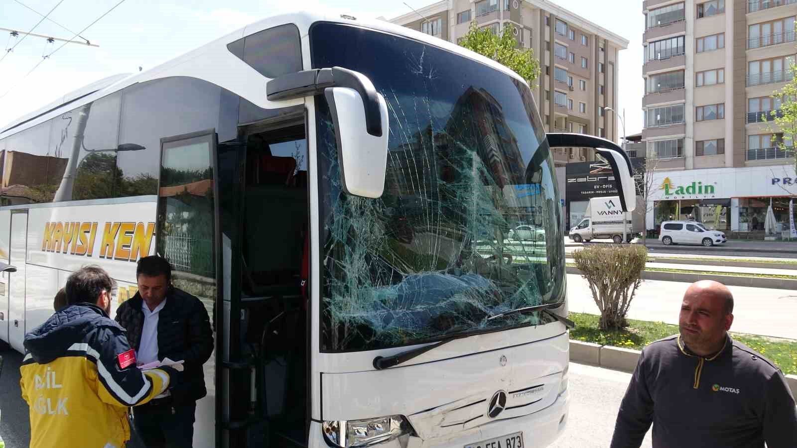 Malatya'da iki otobüs çarpıştı: 2 yaralı