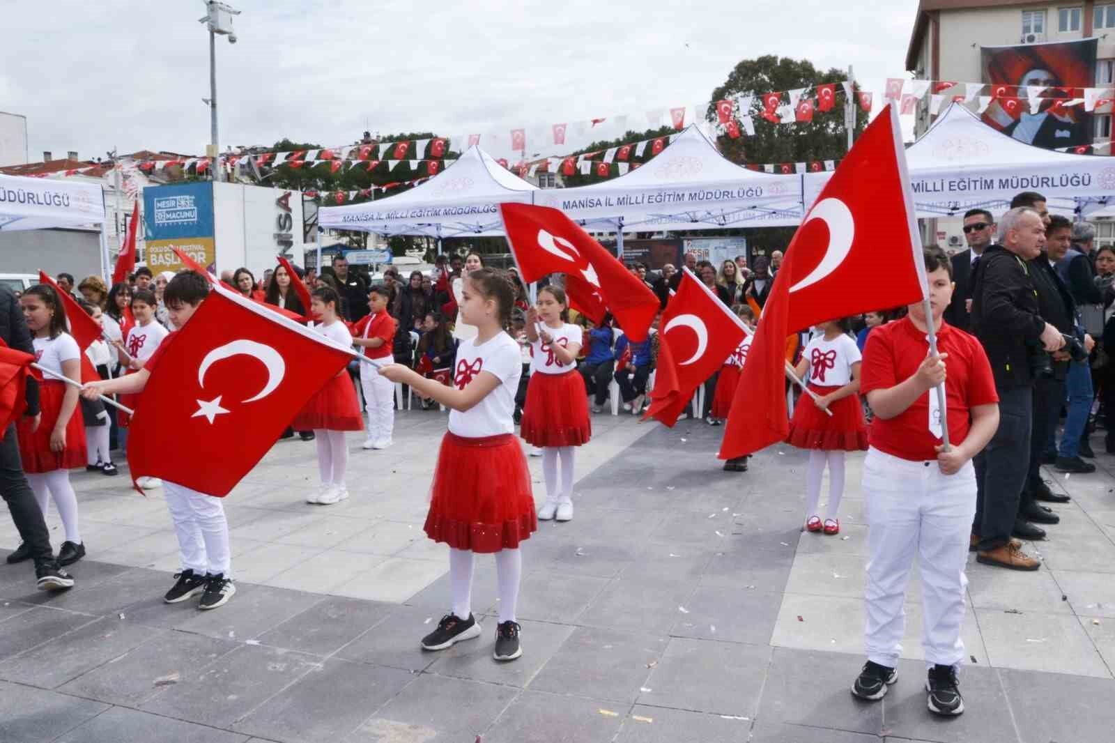 Manisa'da 23 Nisan Çocuk Bayramı kutlandı