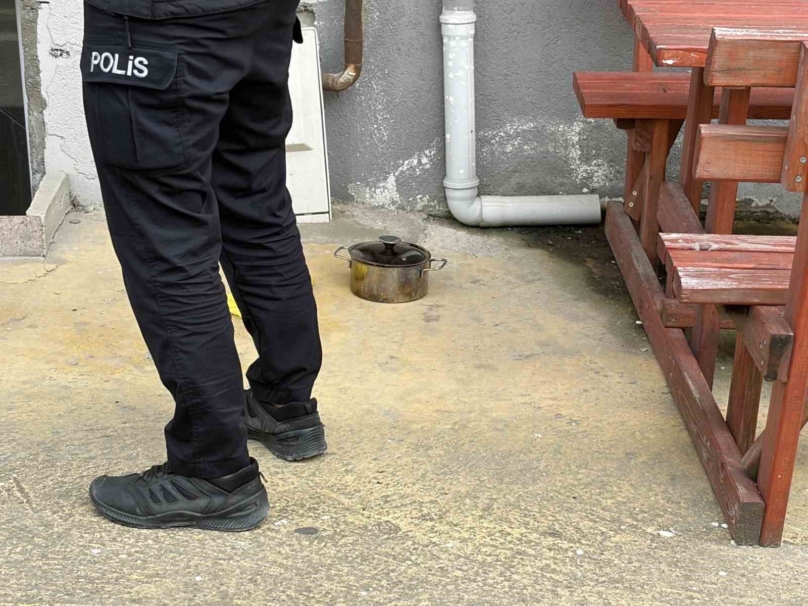 Ocakta unutlan yemek yangına sebep oldu