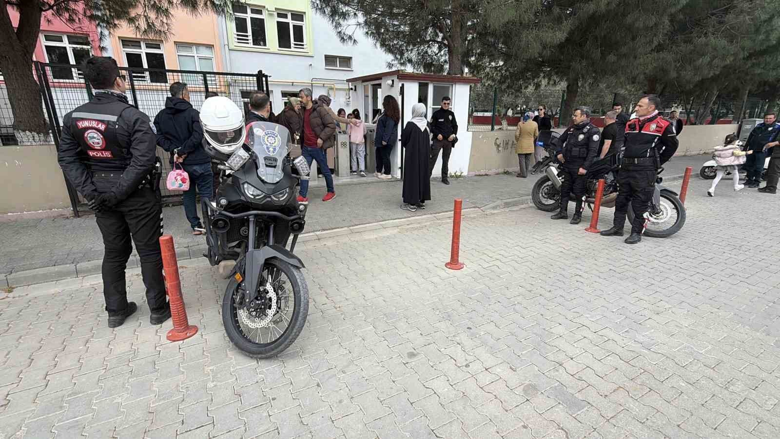 Okullarda huzurun ve güvenliğin sağlanması için ekipler görev başında