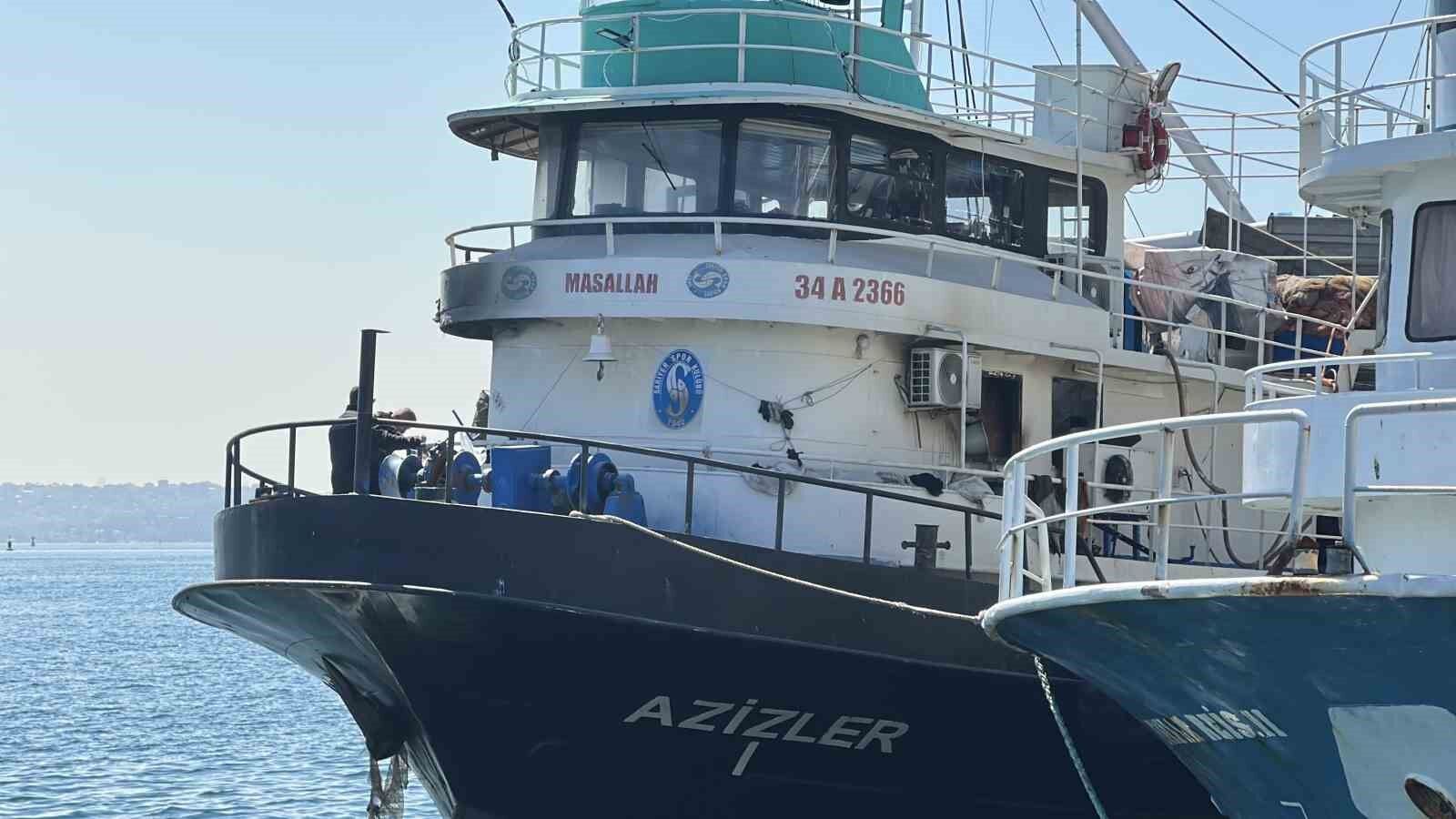 Sarıyer'de balıkçı teknesinden alevler yükseldi