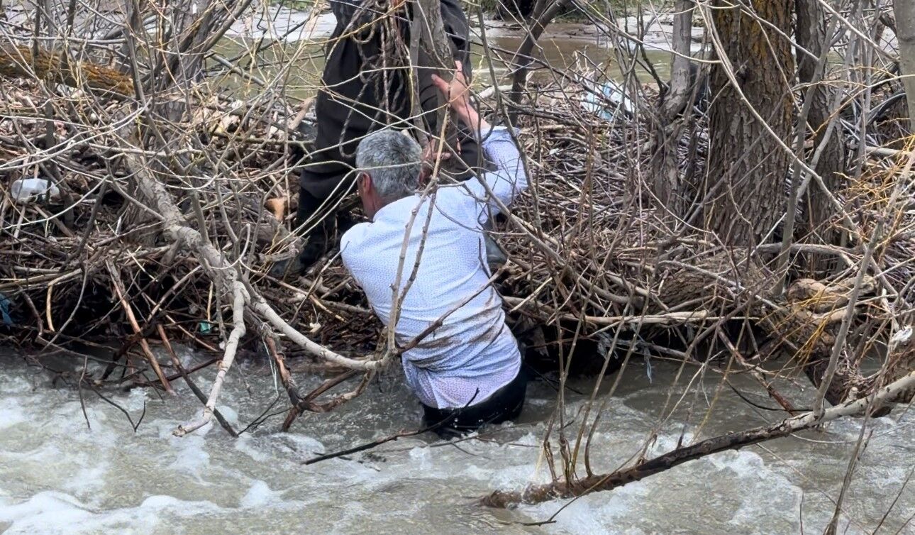 Şemdinli'de dereye düşen çocuk için seferberlik başlatıldı
