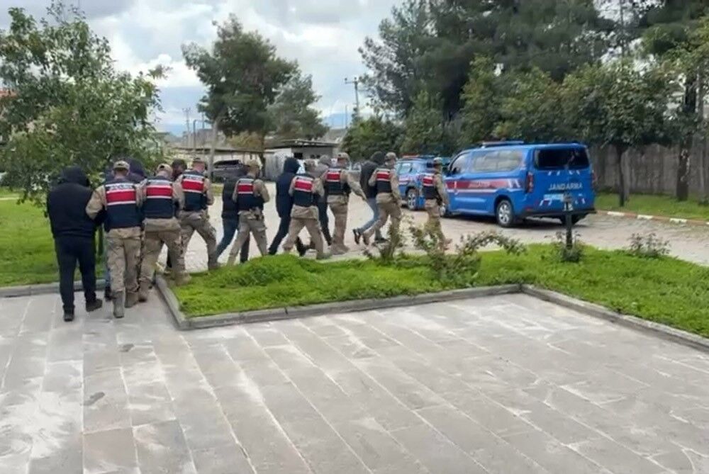 Şırnak'ta JASAT'tan kaçış yok: 42 aranan şahıs yakalandı, 16'sı tutuklandı