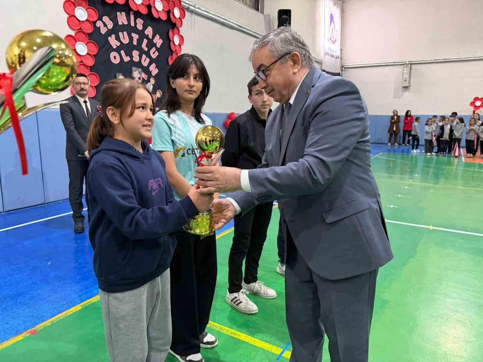 Şuhut'ta 23 Nisan coşkuyla kutlandı