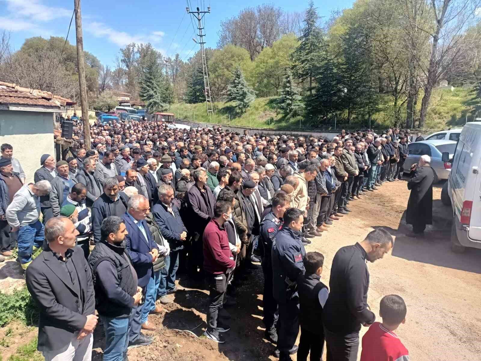 Tokat'ta KKKA tedbiri, cenaze namazı araç başında kılındı