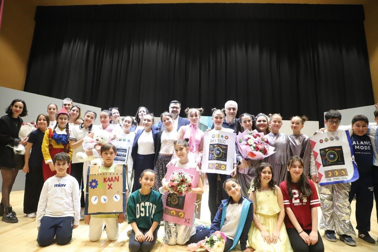 Turgutlu'da minik oyuncular büyüledi