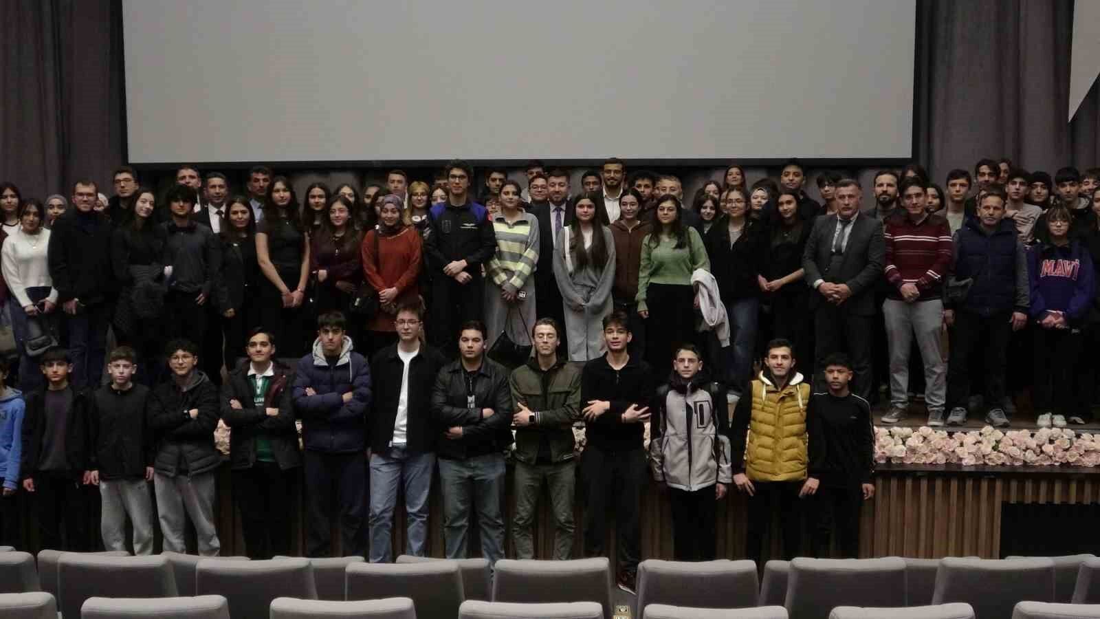 Türkiye'nin ikinci Milli Astronotu Tuva Cihangir Atasever Isparta'da öğrencilerle buluştu