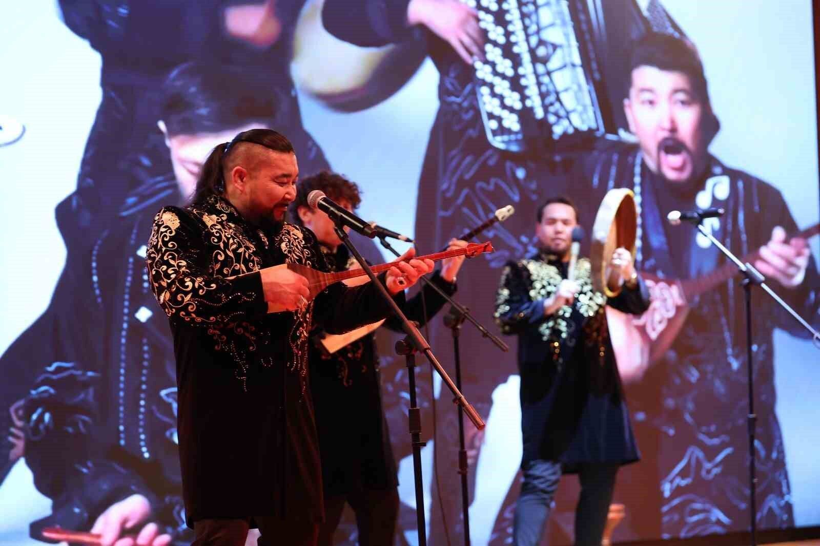 Ünlü Kazak müzik grubu Alatau Serileri, yeni albümünün lansmanını Bağcılar'da yaptı