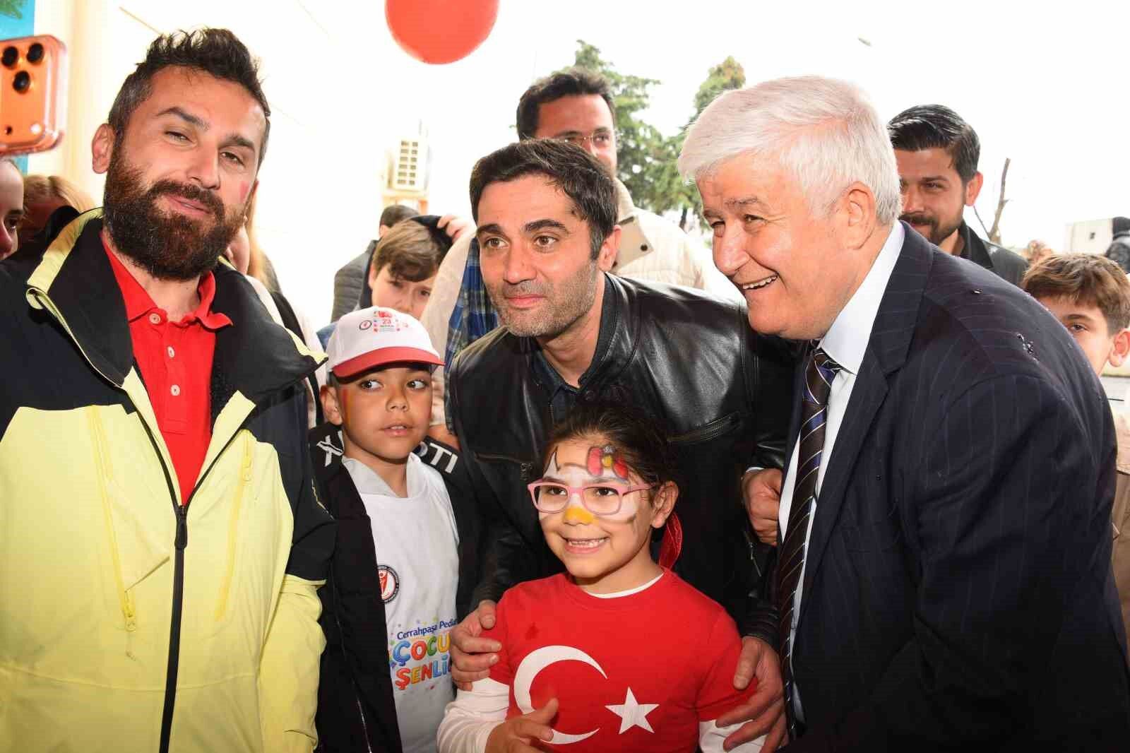 Ünlüler minik kalplere dokundu